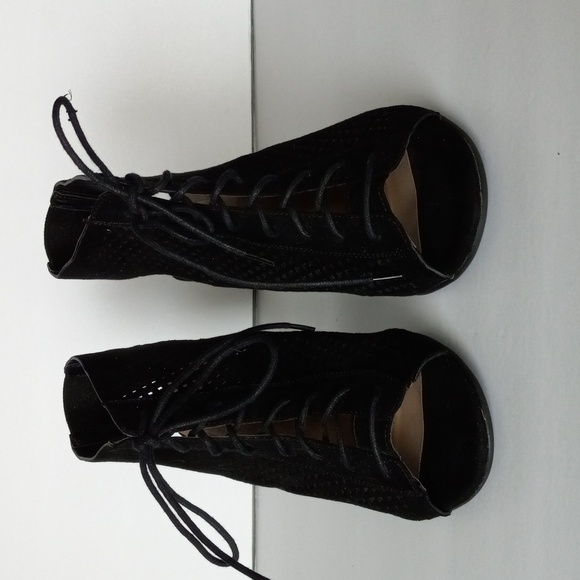 Torrid Black Cutout Faux Suede Cone Bootie Cone Heel Lace-up Wide Width Sz9 - Picture 3 of 16